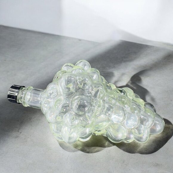 Vintage Clear Glass Grape Cluster Shaped Vanity Wine Bottle Decanter With Lid - Picture 1 of 13